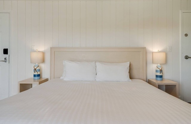 Comfort and Convenience! Free Onsite Parking, Pets Allowed, Free Breakfast