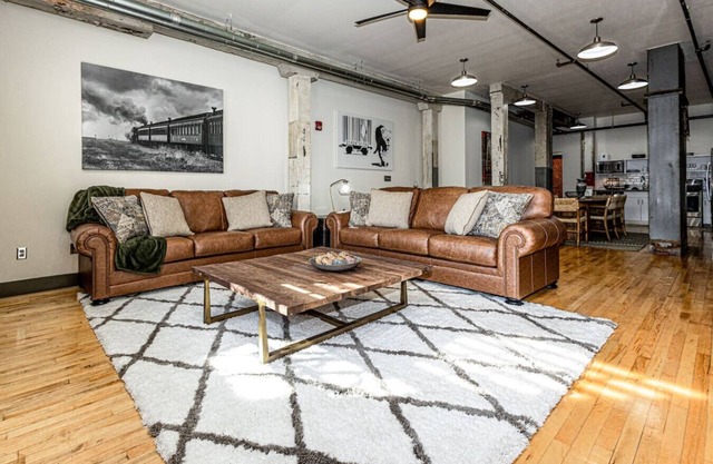 Comfort in Heart of Old City ~ Spacious & Walkable