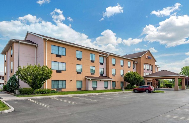 Comfort Inn & Suites Farmington - Victor