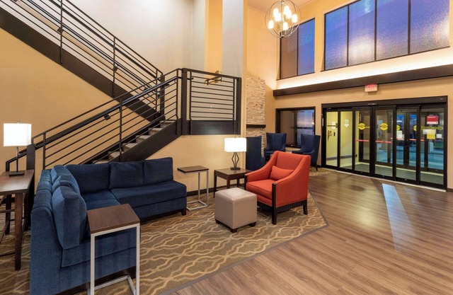Comfort Suites
