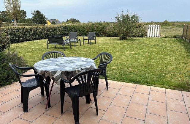 Comfortable house, 400m from the beach