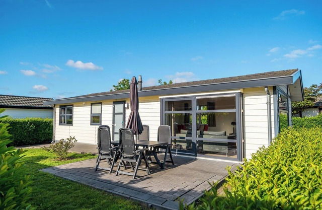Comfortable 4-person holiday home near the beach