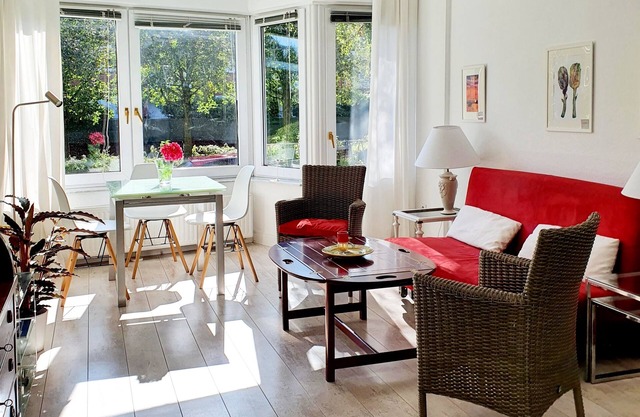 Comfortable 2-room apartment near the subway in a quiet location