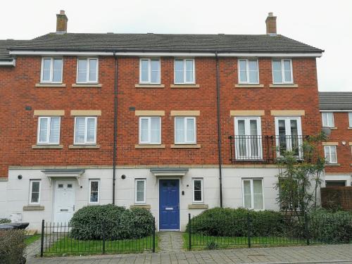 Comfortable and Welcoming Beatrix House by Cliftonvalley Apartments