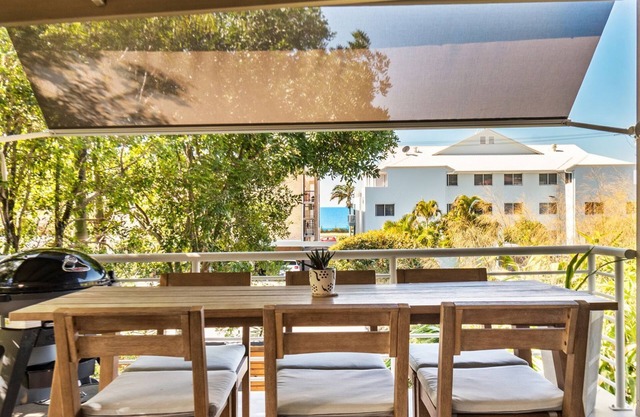 Comfortable and upmarket 3 bedroom beach home just minutes to the beach