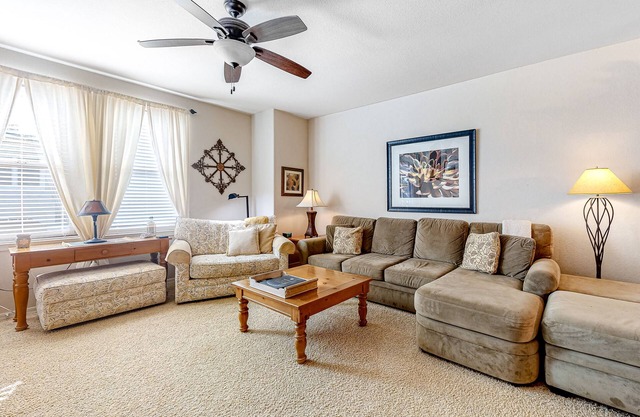 Comfortable Condo w/Fast WiFi & Central A/C plus a Shared Pool & Hot Tub