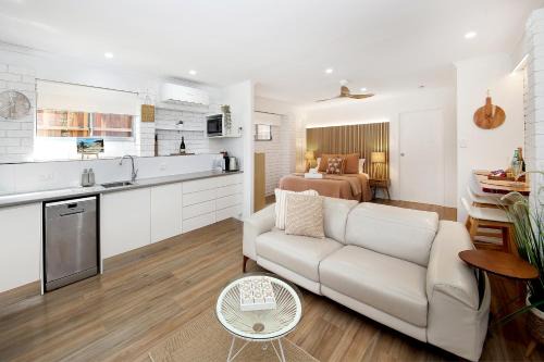 Comfortable & Convenient Coastal Studio