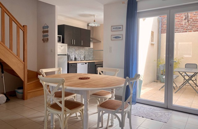 Comfortable cottage with enclosed parking