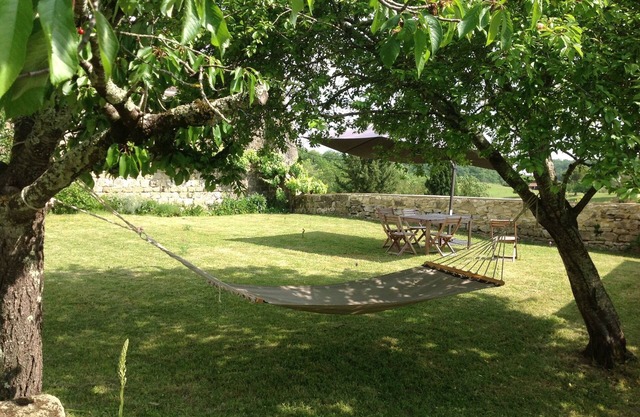 Comfortable cottage with enclosed garden in an authentic Castelnau Gascon