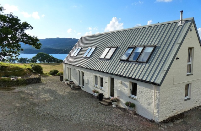 Comfortable Cottage for 2 in the Heart of Argyll on a farm by lovely Loch Awe