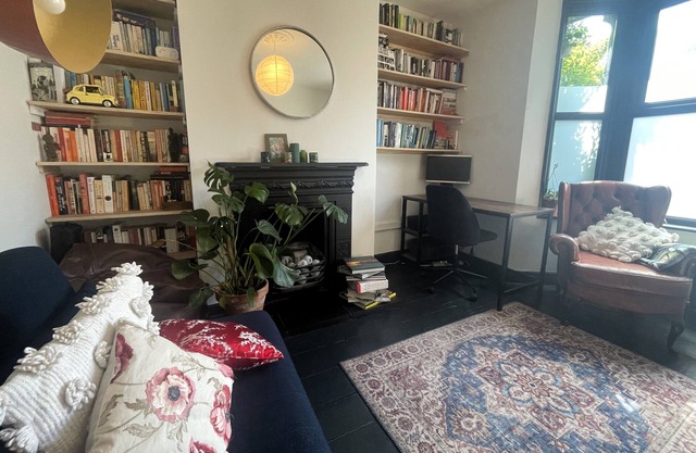 Comfortable Escape in Vibrant Easton
