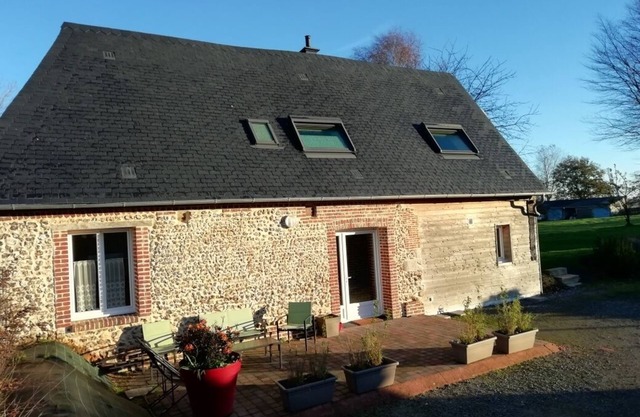 Comfortable farm cottage 10 minutes from the sea