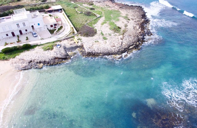 Comfortable Ground-Floor Apartment right on the coast with extra comforts