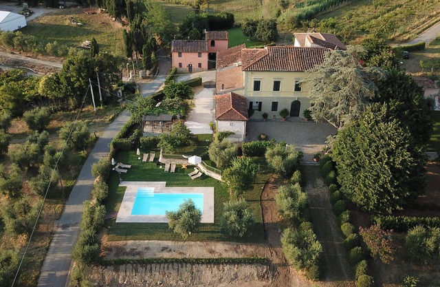 Comfortable holiday home in Pistoia with pool