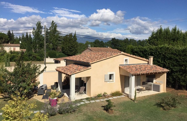 COMFORTABLE INDIVIDUAL GITE - MONT VENTOUX - LUBERON - AVIGNON - SPLASHWOR