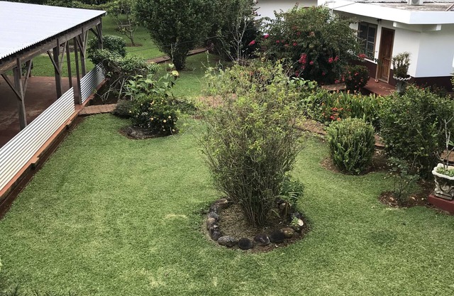 Comfortable Island Retreat, great spot 2 explore the area close to Long BayBeach