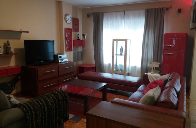 COMFORTABLE LOFT APARTMENT TOWN CENTER