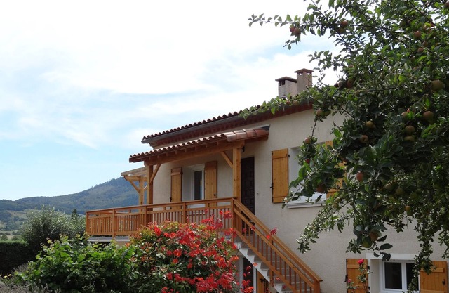 Comfortable, modern gîte in the Pyrenees foothills (sleeps 6)