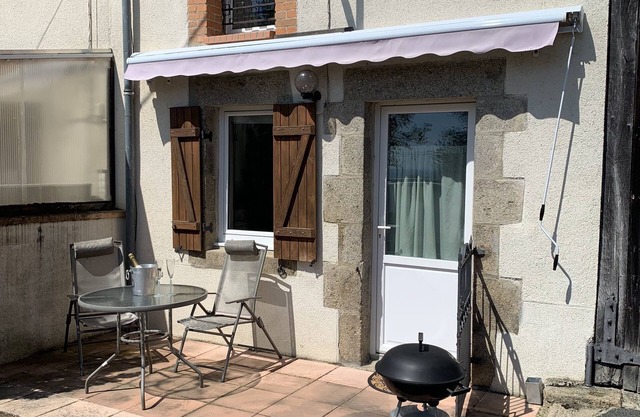 Comfortable Quaint Studio Apartment, in Rural Location