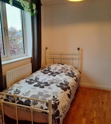 Comfortable quiet room near Cambridge
