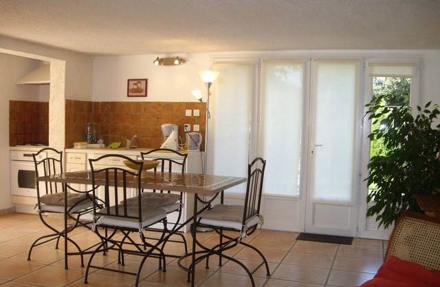 comfortable rental type f2 in the heart of the vineyard with swimming pool