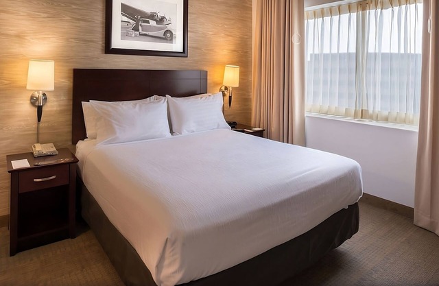 Comfortable Stay, Convenient Location! With Complimentary Airport Shuttle!