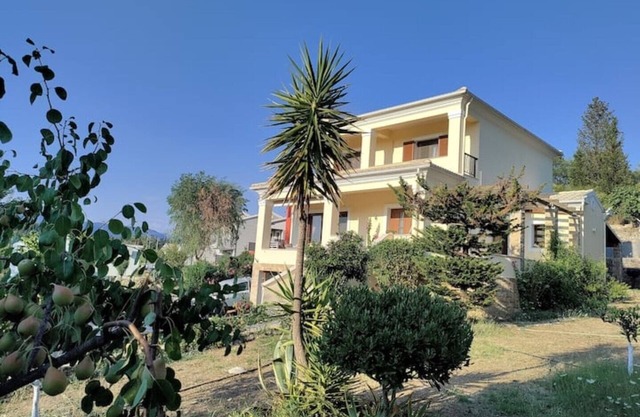 Comfortable Villa With Mountain View