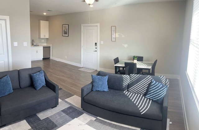 Comfy 2 Bedroom Apartment Near Downtown Houston