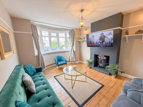 Comfy 3-bedroom House in New Malden with FREE Parking and Garden near Raynes Park, Kingston upon Thames, Wimbledon, Surbiton