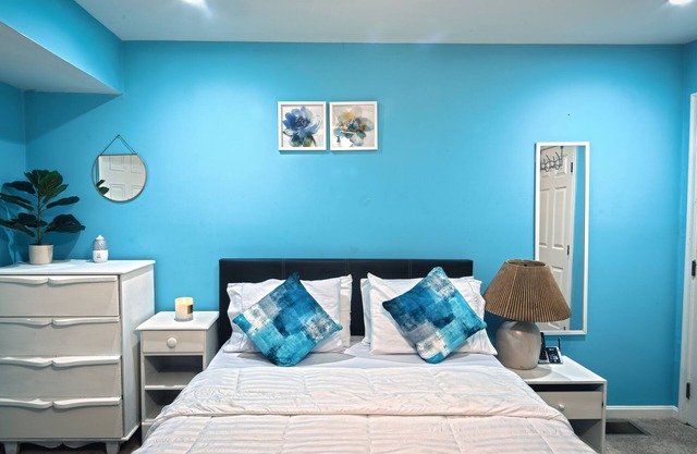 Comfy Blue Studio with Great Amenities
