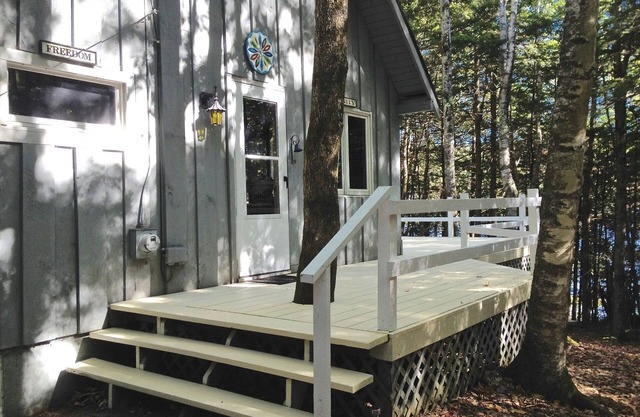 Comfy Cabin on the Lake