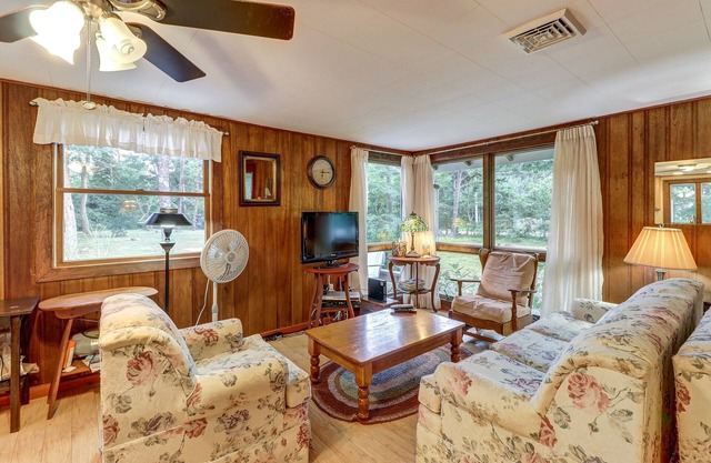 Comfy Cabin with Deck, Firepit, & Bike Path Access - Walk to Nauset Light Beach