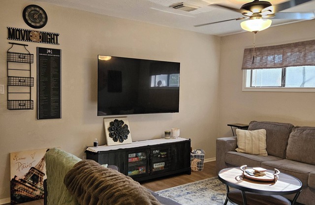 Comfy, Charming & Cozy Residence for Two+