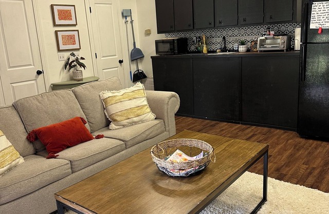Comfy cottage with no pet or cleaning fees