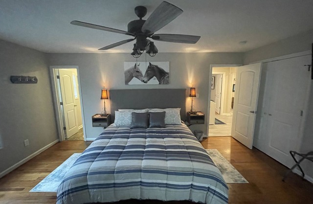 Comfy Country Home w/3 KING Beds!