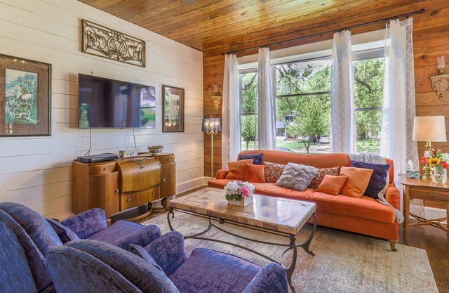 Comfy cozy stay at the Downton Eddy