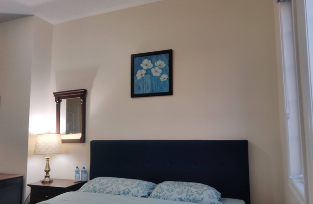 Comfy King size Bedroom in Mississauga near Toronto Pearson Airport.n