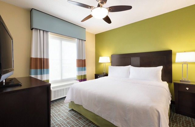 Comfy Unit for Business Travel, Kitchen, Shuttle