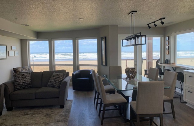 Completely remodeled luxurious1200 sq ft oceanfront 2-bedroom/2-bathroom condo