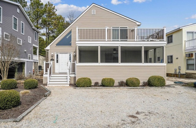 Complimentary activities, a $300 WEEKLY value! CENTRAL A/C, GAS GRILL, SHORT DISTANCE TO THE BEACH!