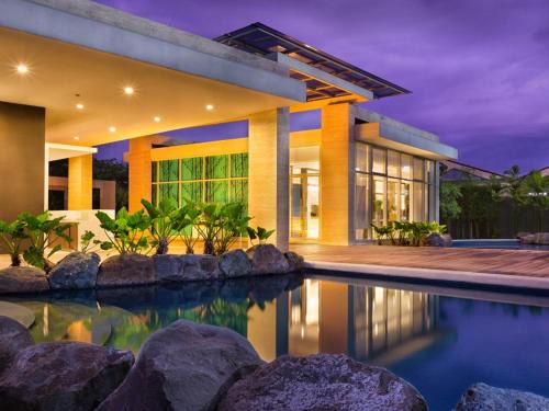 Condo Free Pool Fast Wi-fi near BGC, C5