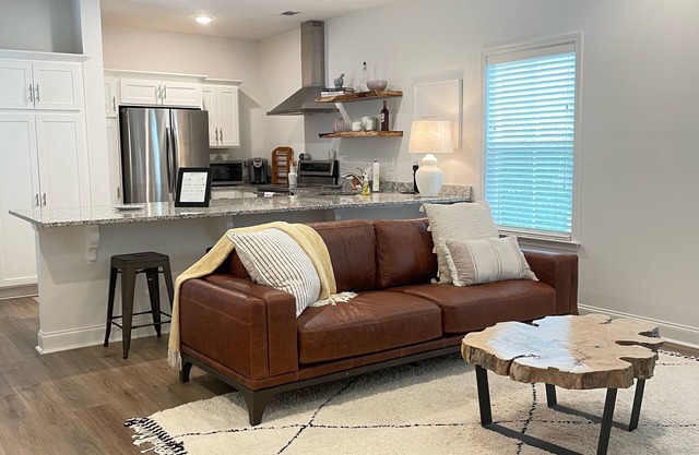 Condo located downtown Aiken that's only a 5-minute walk to the Alley!