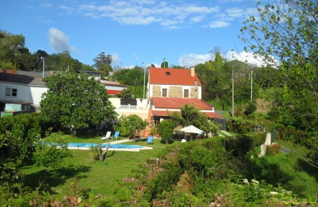 CONFORTABLE O FORNO DE SIGRAS. Rural house with swimming pool for weekly rental