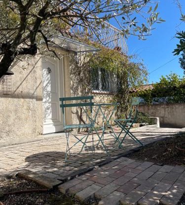 Confortable studio au calme avec accès piscine et parking