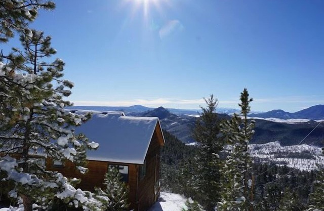 Conifer Mountain Bliss: Tranquil Views of Pikes Peak