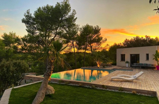Contemporary Villa with infinity pool