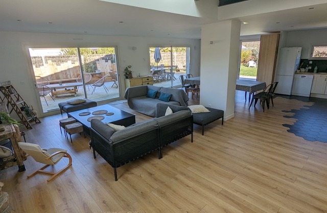 Contemporary 4* loft-style villa