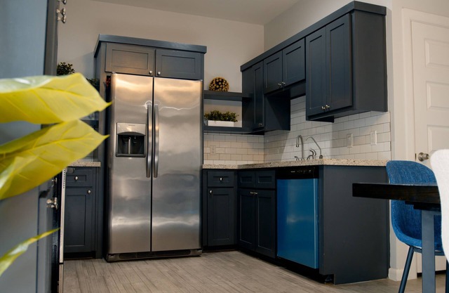 Contemporary Apartment! -near 10th-