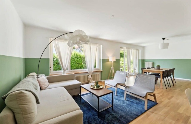 Contemporary Chic: Cozy Ruschlikon APT