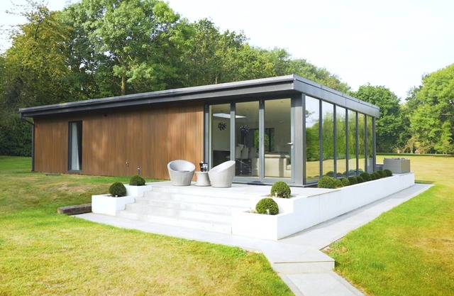 Contemporary Cosy 2 bed retreat set withing 3 acres, fully loaded kitchen